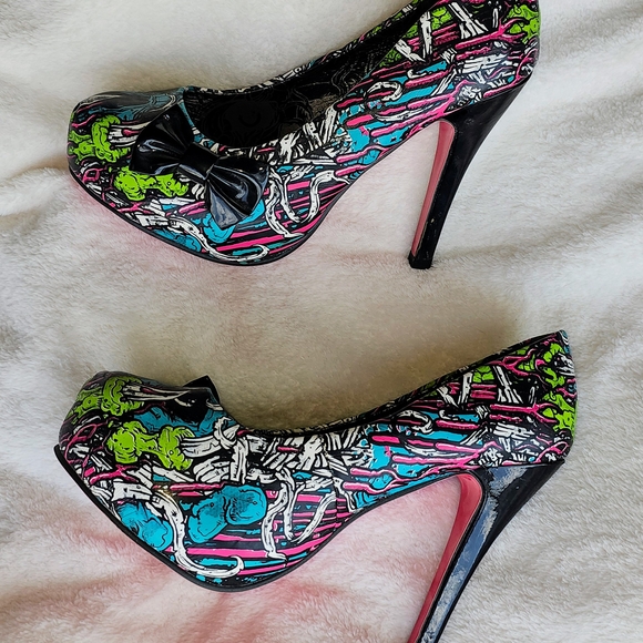 Iron Fist Multicolor Graphic Heels - Picture 3 of 6
